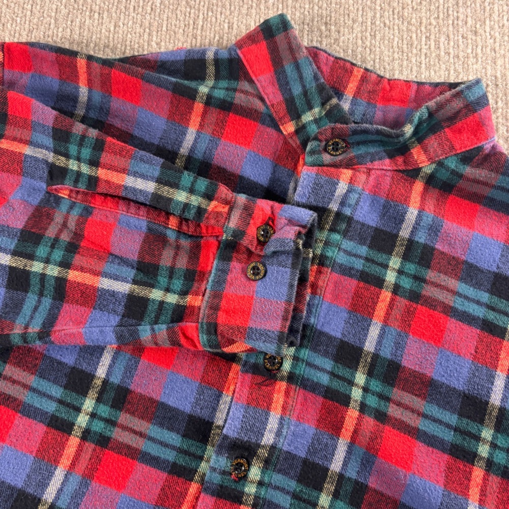 The Vermont Flannel Co. Red Blue Henley Shirt Men's Size Medium EUC Made in USA